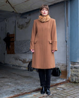Get ready to slay the Y2k trend with this brown woolmix spring coat! Featuring a luxurious real fur collar, this coat is for everyone who loves to be elegant.