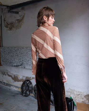 Get groovy with this vintage 70s brown dotted blouse in XS! Bring some playful vibes to your wardrobe with this unique throwback piece.