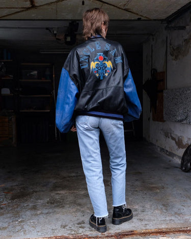 Unleash your inner rebel with this Vintage 80s Uncle Sam bomber leather jacket in size XL. Featuring a laid back, old-school vibe, this jacket exudes coolness and effortless style
