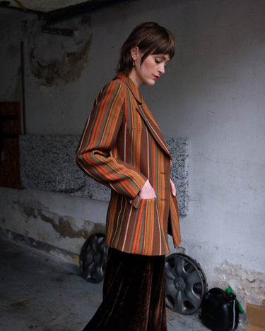 Get the ultimate 70s look with this vintage brown orange striped blazer! No buttons, just pure elegance. Perfect for any 70s enthusiast.