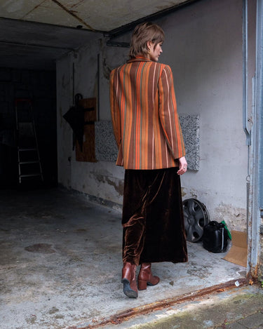 Get the ultimate 70s look with this vintage brown orange striped blazer! No buttons, just pure elegance. Perfect for any 70s enthusiast.