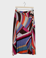 This Y2k skirt serves pure elegance with its flowing silhouette and vibrant geometric print in magenta, teal, orange, and warm brown. Light and easy to wear, it’s comfortable and anything but boring—designed for those who dress with intention.