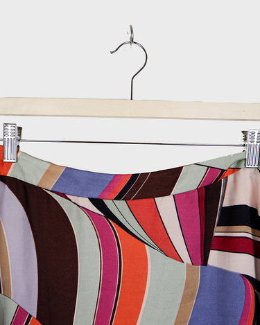 This Y2k skirt serves pure elegance with its flowing silhouette and vibrant geometric print in magenta, teal, orange, and warm brown. Light and easy to wear, it’s comfortable and anything but boring—designed for those who dress with intention.