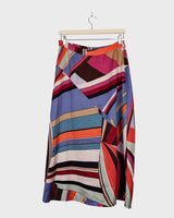 This Y2k skirt serves pure elegance with its flowing silhouette and vibrant geometric print in magenta, teal, orange, and warm brown. Light and easy to wear, it’s comfortable and anything but boring—designed for those who dress with intention.