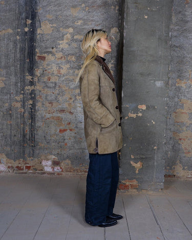 Experience the ultimate warmth and coziness in our Vintage 80s brown shearling coat! This timeless piece, available in XXS - XS, will keep you snug and stylish all winter long. Say "bye-bye" to cold weather!