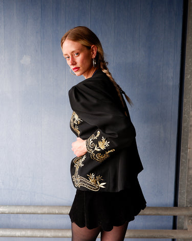 Vintage 80s spring blazer with golden stitches and shoulder pads (no closure) | S-M