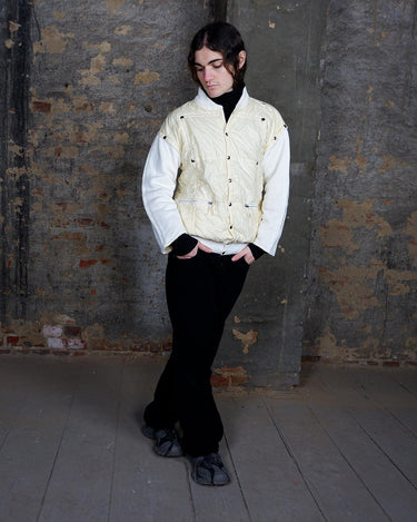 Rare 80s collab between French art rebel Castelbajac and Italian luxury label ICEBERG. A bold mix of soft knit sleeves and lightweight woven fabric, detailed with silver snaps and zip pockets. Playful, offbeat, and seriously collectible.