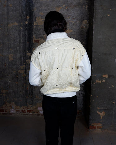 Rare 80s collab between French art rebel Castelbajac and Italian luxury label ICEBERG. A bold mix of soft knit sleeves and lightweight woven fabric, detailed with silver snaps and zip pockets. Playful, offbeat, and seriously collectible.