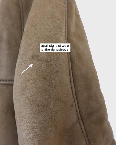Experience the ultimate warmth and coziness in our Vintage 80s brown shearling coat! This timeless piece, available in XXS - XS, will keep you snug and stylish all winter long. Say "bye-bye" to cold weather!