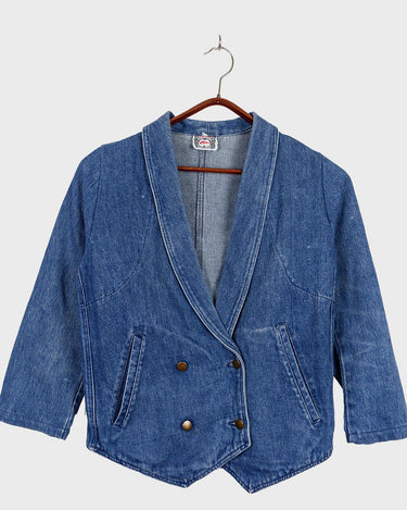 Embrace your love for denim with this vintage 80s denim jacket and let's be honest, who doesn't love a good vintage find?!