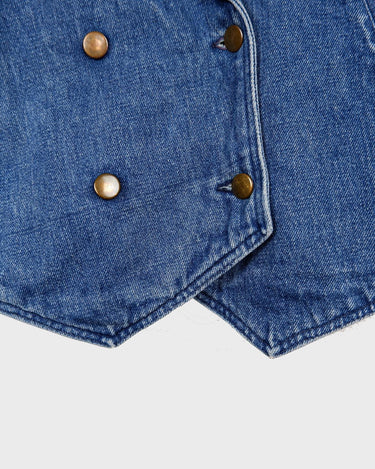 Embrace your love for denim with this vintage 80s denim jacket and let's be honest, who doesn't love a good vintage find?!