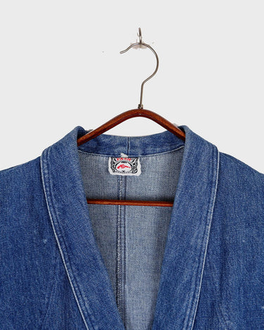 Embrace your love for denim with this vintage 80s denim jacket and let's be honest, who doesn't love a good vintage find?!