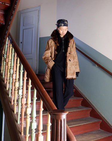 Stay cozy with our premium vintage 80s knitter optic jacket. With a real fur lining (except the sleeves) and collar, this jacket provides ultimate warmth!