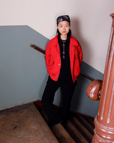 This vintage 90s light padded red bomber fit jacket is perfect for adding a pop of color to any outfit. And did you see the floral lining? How fun and unique, right?