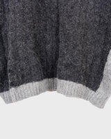 Get cozy in this vintage 90s grey lambswool angora turtleneck sweater (thin), with a fun geometric pattern. Made with a mix of lambswool and angora and a bit polyamid, this sweater will keep you warm. Its long fit offers versatility and the turtleneck adds a touch of elegance. Perfect for chilly days!