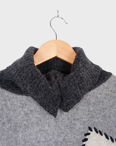 Get cozy in this vintage 90s grey lambswool angora turtleneck sweater (thin), with a fun geometric pattern. Made with a mix of lambswool and angora and a bit polyamid, this sweater will keep you warm. Its long fit offers versatility and the turtleneck adds a touch of elegance. Perfect for chilly days!