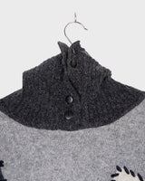 Get cozy in this vintage 90s grey lambswool angora turtleneck sweater (thin), with a fun geometric pattern. Made with a mix of lambswool and angora and a bit polyamid, this sweater will keep you warm. Its long fit offers versatility and the turtleneck adds a touch of elegance. Perfect for chilly days!