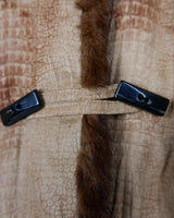 Stay cozy with our premium vintage 80s knitter optic jacket. With a real fur lining (except the sleeves) and collar, this jacket provides ultimate warmth!