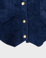 Introducing our latest obsession: a vintage 80s navy blue leather vest with unique stitching at the collar. Who doesn't love a good leather vest? Perfect for adding some edge to any outfit.