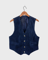 Introducing our latest obsession: a vintage 80s navy blue leather vest with unique stitching at the collar. Who doesn't love a good leather vest? Perfect for adding some edge to any outfit.