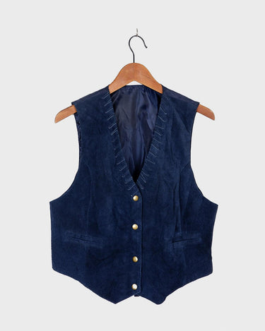 Introducing our latest obsession: a vintage 80s navy blue leather vest with unique stitching at the collar. Who doesn't love a good leather vest? Perfect for adding some edge to any outfit.