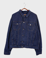 Timeless and effortlessly cool – this vintage dark blue denim jacket in size XXL is the ultimate unisex essential for oversized streetwear lovers. With its clean lines, strong silver buttons, and classic contrast stitching, it’s built for layering and everyday style. Whether you’re dressing it up or down, this jacket adds instant character to any outfit. Comfortable, durable, and easy to wear – your new go-to piece is right here.