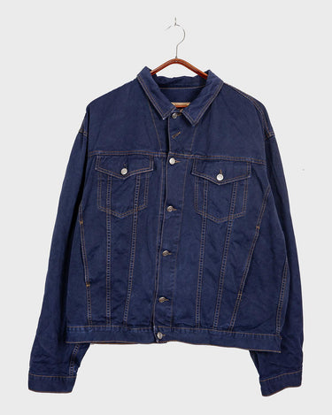 Timeless and effortlessly cool – this vintage dark blue denim jacket in size XXL is the ultimate unisex essential for oversized streetwear lovers. With its clean lines, strong silver buttons, and classic contrast stitching, it’s built for layering and everyday style. Whether you’re dressing it up or down, this jacket adds instant character to any outfit. Comfortable, durable, and easy to wear – your new go-to piece is right here.