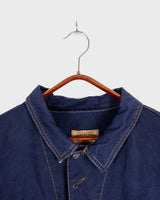 Timeless and effortlessly cool – this vintage dark blue denim jacket in size XXL is the ultimate unisex essential for oversized streetwear lovers. With its clean lines, strong silver buttons, and classic contrast stitching, it’s built for layering and everyday style. Whether you’re dressing it up or down, this jacket adds instant character to any outfit. Comfortable, durable, and easy to wear – your new go-to piece is right here.