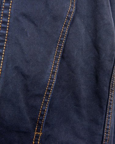 Timeless and effortlessly cool – this vintage dark blue denim jacket in size XXL is the ultimate unisex essential for oversized streetwear lovers. With its clean lines, strong silver buttons, and classic contrast stitching, it’s built for layering and everyday style. Whether you’re dressing it up or down, this jacket adds instant character to any outfit. Comfortable, durable, and easy to wear – your new go-to piece is right here.