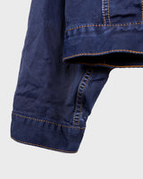 Timeless and effortlessly cool – this vintage dark blue denim jacket in size XXL is the ultimate unisex essential for oversized streetwear lovers. With its clean lines, strong silver buttons, and classic contrast stitching, it’s built for layering and everyday style. Whether you’re dressing it up or down, this jacket adds instant character to any outfit. Comfortable, durable, and easy to wear – your new go-to piece is right here.