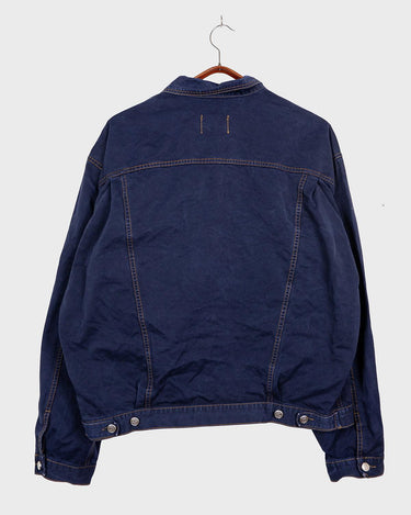 Timeless and effortlessly cool – this vintage dark blue denim jacket in size XXL is the ultimate unisex essential for oversized streetwear lovers. With its clean lines, strong silver buttons, and classic contrast stitching, it’s built for layering and everyday style. Whether you’re dressing it up or down, this jacket adds instant character to any outfit. Comfortable, durable, and easy to wear – your new go-to piece is right here.