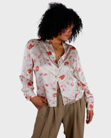 Get ready to fall in love with this vintage 80s romantic white blouse! Adorned with red and pink flowers and waving details, it's perfect for adding a elegance to your outfit.