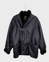 Experience timeless style with this Vintage 80s black faux leather shearling coat, featuring a warm lining that will keep you cozy. Just a heads up, the sleeves are not lined for extra warmth.