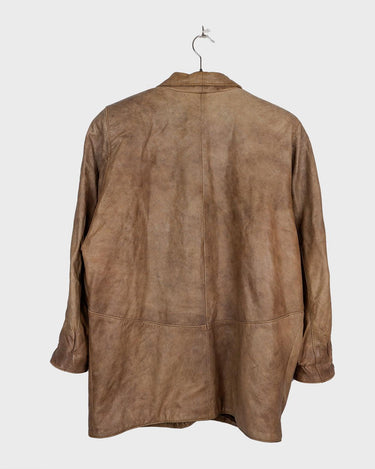 Introducing our must-have Vintage 80s brown/beige leather jacket (used look). It features shoulder pads for a structured look and adds a touch of 80s style to any wardrobe.