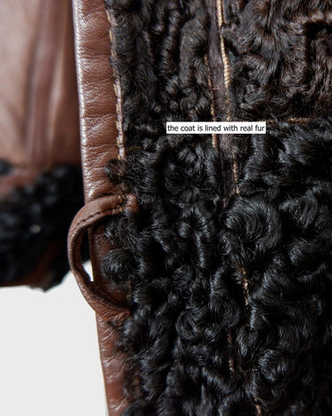 Looking for a statement piece? Look no further! This Vintage 80s brown leather coat with black real fur is a versatile addition to any wardrobe. Its unique design and edgy style make it perfect for you!