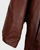Timeless and effortlessly chic – this vintage women’s leather coat is made from lightweight genuine leather in a rich brown tone. Its relaxed silhouette flatters every figure, while the plush faux fur collar adds a hint of luxe. Perfect for layering through the seasons.
