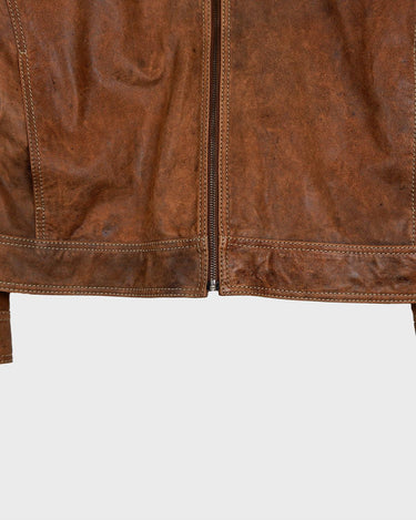 Say goodbye to the days of boring, new-and-shiny leather jackets! Get the good old vintages vibes with this used look 90s brown leather jacket that's already been through the ropes and just waiting to take you on a wild ride. Rock it with confidence! Please keep in mind that this vintage leather jacket has some flaws f.e last photos.