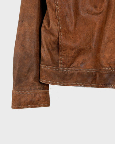 Say goodbye to the days of boring, new-and-shiny leather jackets! Get the good old vintages vibes with this used look 90s brown leather jacket that's already been through the ropes and just waiting to take you on a wild ride. Rock it with confidence! Please keep in mind that this vintage leather jacket has some flaws f.e last photos.