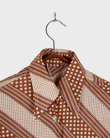 Get groovy with this vintage 70s brown dotted blouse in XS! Bring some playful vibes to your wardrobe with this unique throwback piece.