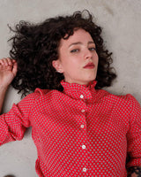 You can never go wrong with a classic! This Vintage 80s / 90s red blouse with the volant collar is as timeless as it gets. Lightweight and smooth, it's the perfect way to spruce up any outfit! Plus, what could be cuter than the unique pattern this blouse features? Get your hands on this timeless piece today!