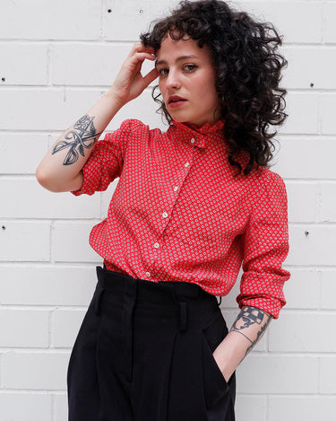 You can never go wrong with a classic! This Vintage 80s / 90s red blouse with the volant collar is as timeless as it gets. Lightweight and smooth, it's the perfect way to spruce up any outfit! Plus, what could be cuter than the unique pattern this blouse features? Get your hands on this timeless piece today!