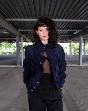 Wrap yourself up in this luxuriously soft, premium HANDCRAFTED Vintage 80s navy blue suede leather jacket (second to last photo shows the signature of the handcrafted work). Please keep in mind, that this jacket has some stains and flaws at the hem and sleeves, which I've already repaired.