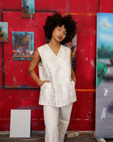 Ready for this 80s 90s vintage white diamond pattern leather vest? The light shimmer adds an an extra sparkle to any outfit.