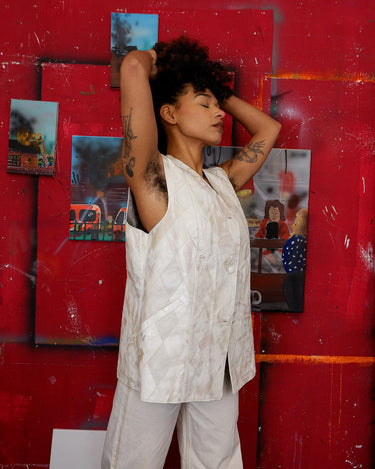 Ready for this 80s 90s vintage white diamond pattern leather vest? The light shimmer adds an an extra sparkle to any outfit.