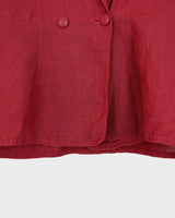 This vintage 80s red linen blouse is a classic that'll never go out of style! Cut in a relaxed fit and complete with a timeless design, it's perfect for dressing up any look.