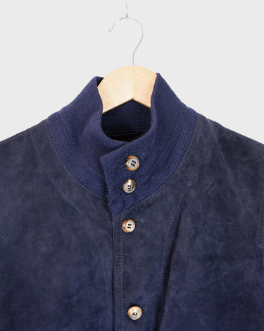 Wrap yourself up in this luxuriously soft, premium HANDCRAFTED Vintage 80s navy blue suede leather jacket (second to last photo shows the signature of the handcrafted work). Please keep in mind, that this jacket has some stains and flaws at the hem and sleeves, which I've already repaired.