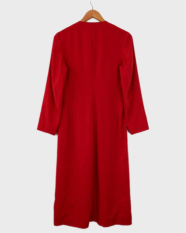 Score a two-for-one with this red 90s vintage gem! A lightweight spring coat that totally transitions to a slick dress when you put on f.e some cycling shorts. Take your transitional looks to the next level!
