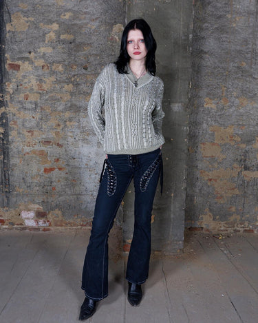 Cable knit sweaters never go out of style - especially when they're as shimmery as this vintage 80 thin sweater! Who doesn't love classic sweater, right?