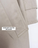 Upgrade your trenchcoat game with this vintage 90s two season trenchcoat (removable lining). With a versatile M - L size, it's perfect for both spring and fall. What are you waiting for?