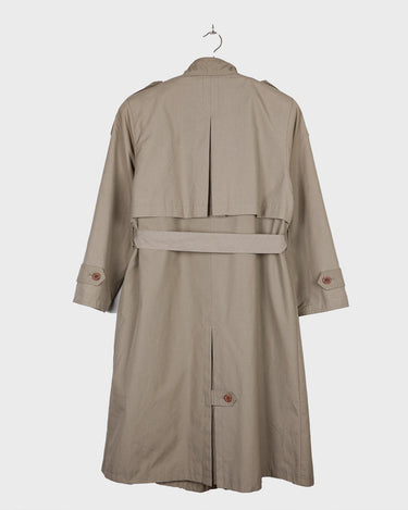 Upgrade your trenchcoat game with this vintage 90s two season trenchcoat (removable lining). With a versatile M - L size, it's perfect for both spring and fall. What are you waiting for?